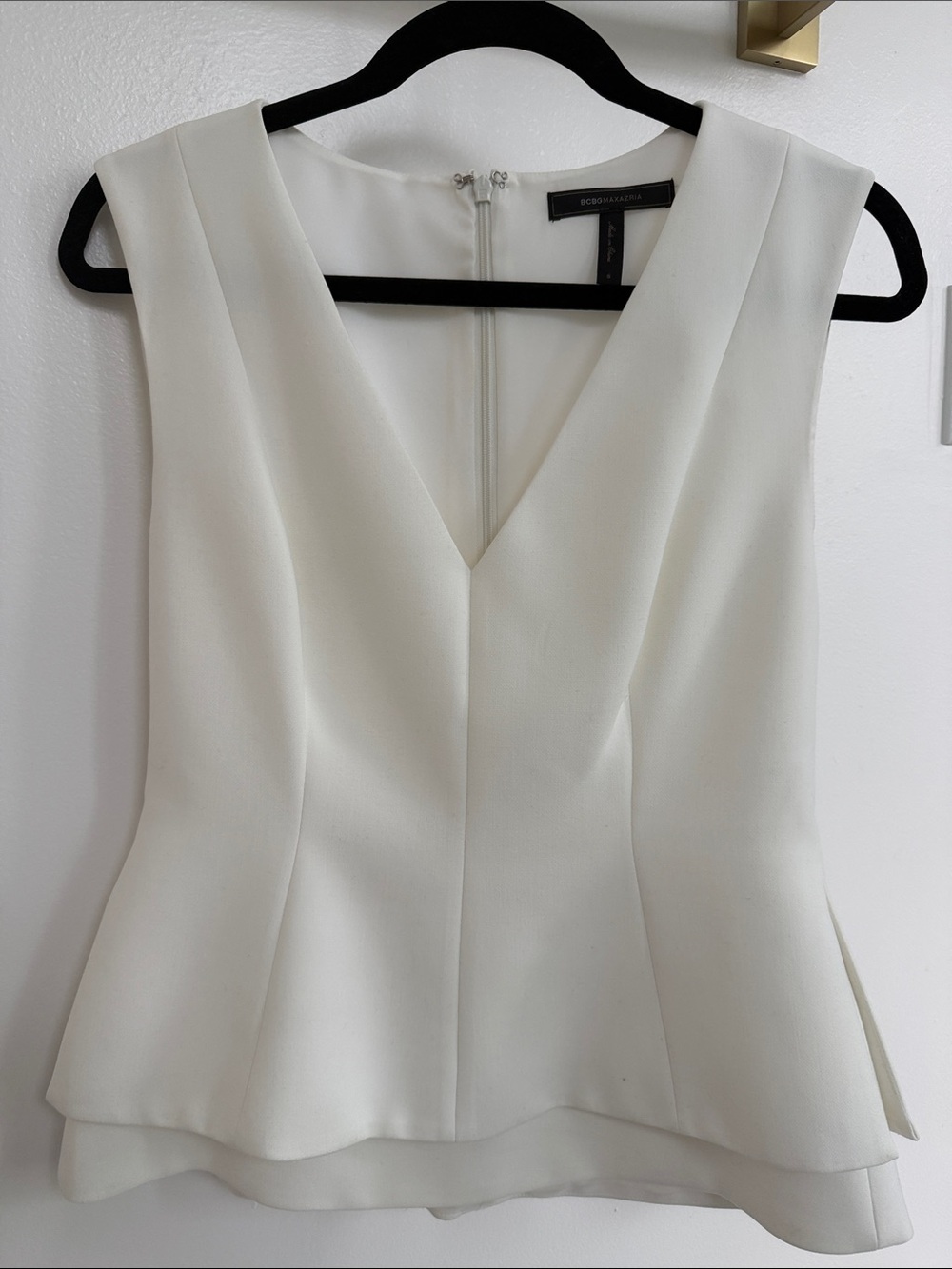BCBGMaxAzria White Sleeveless V-Neck Top